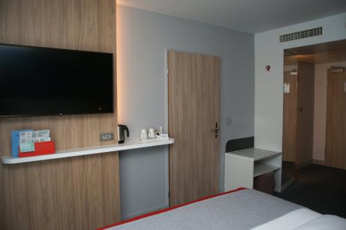 holiday inn express zurich airport by ihg