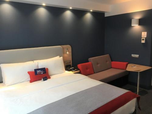 holiday inn express zurich airport by ihg