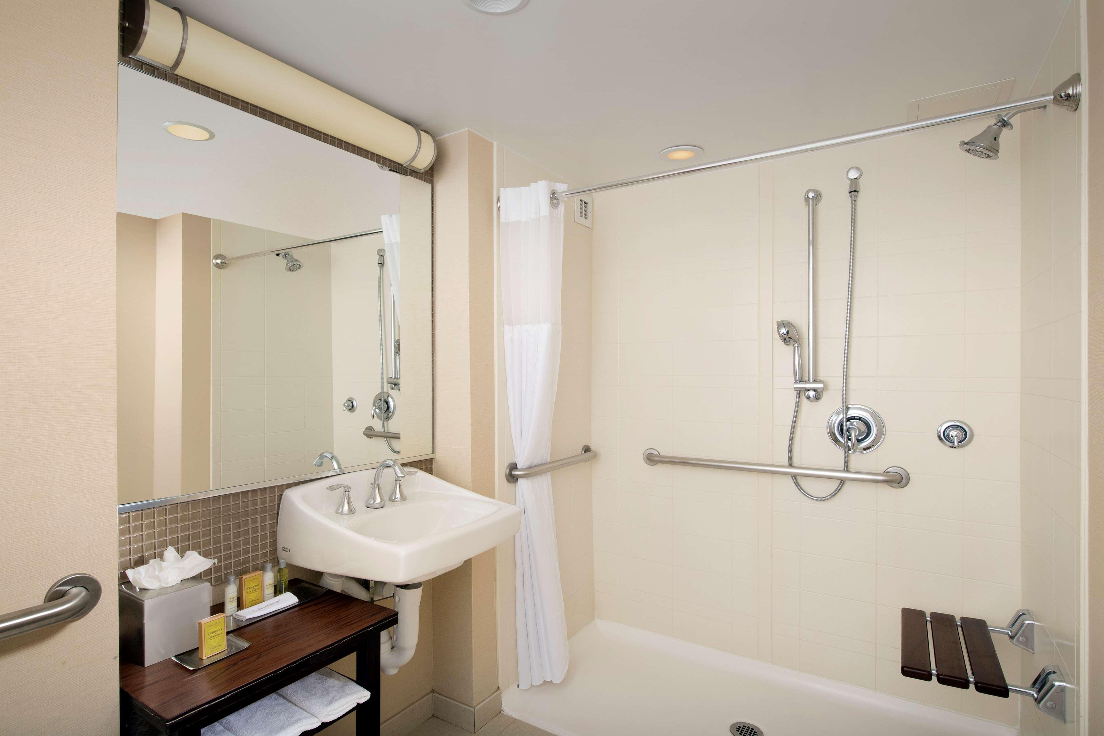 doubletree by hilton sterling dulles airport