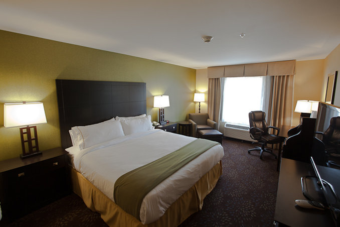 holiday inn express and suites detroit north troy by ihg