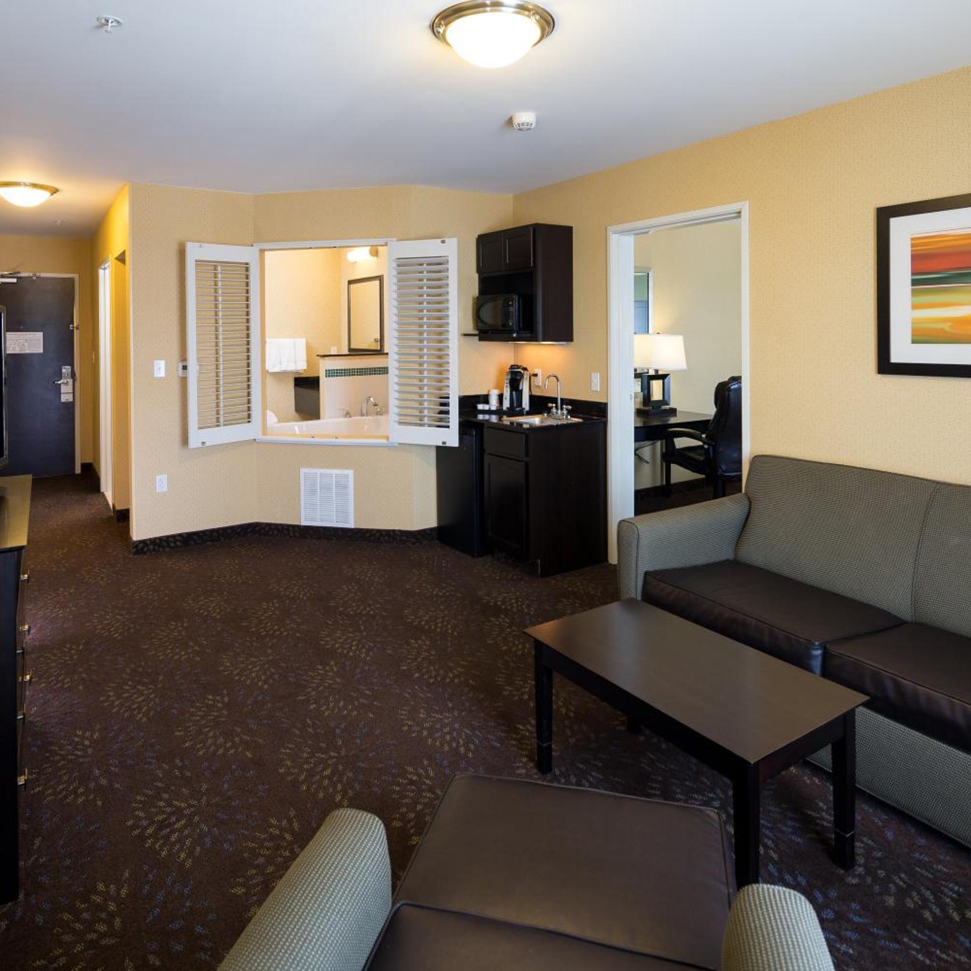 holiday inn express and suites detroit north troy by ihg