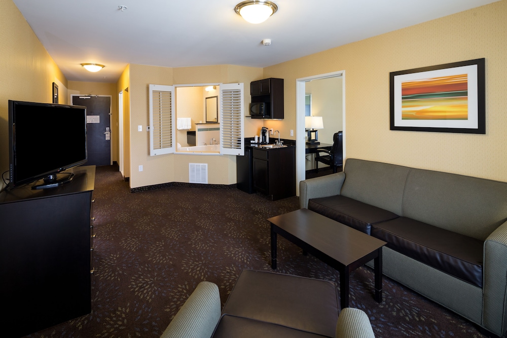 holiday inn express and suites detroit north troy by ihg