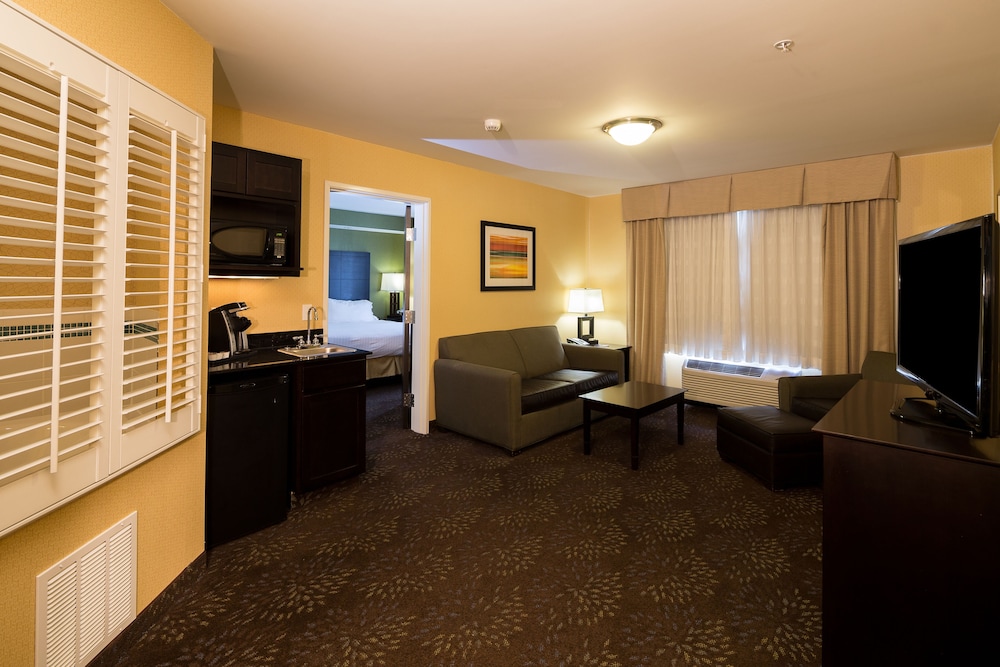 holiday inn express and suites detroit north troy by ihg