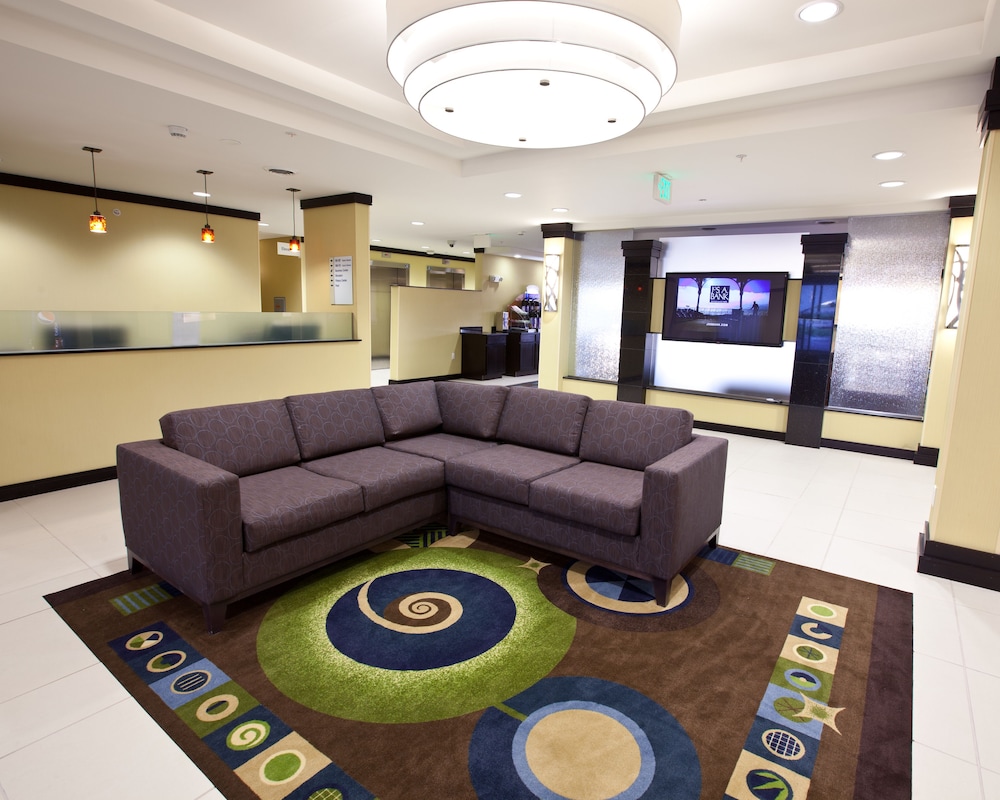 holiday inn express and suites detroit north troy by ihg