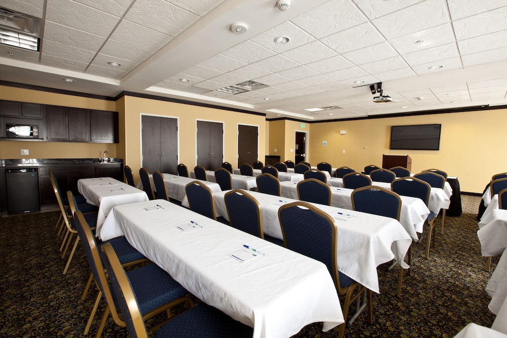 holiday inn express and suites detroit north troy by ihg