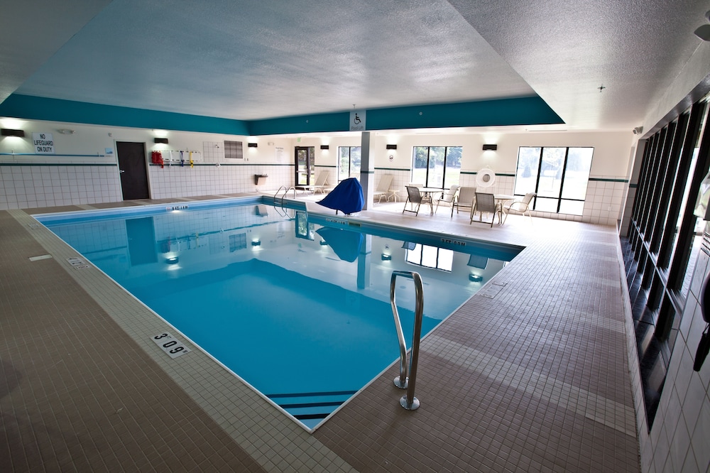 holiday inn express and suites detroit north troy by ihg