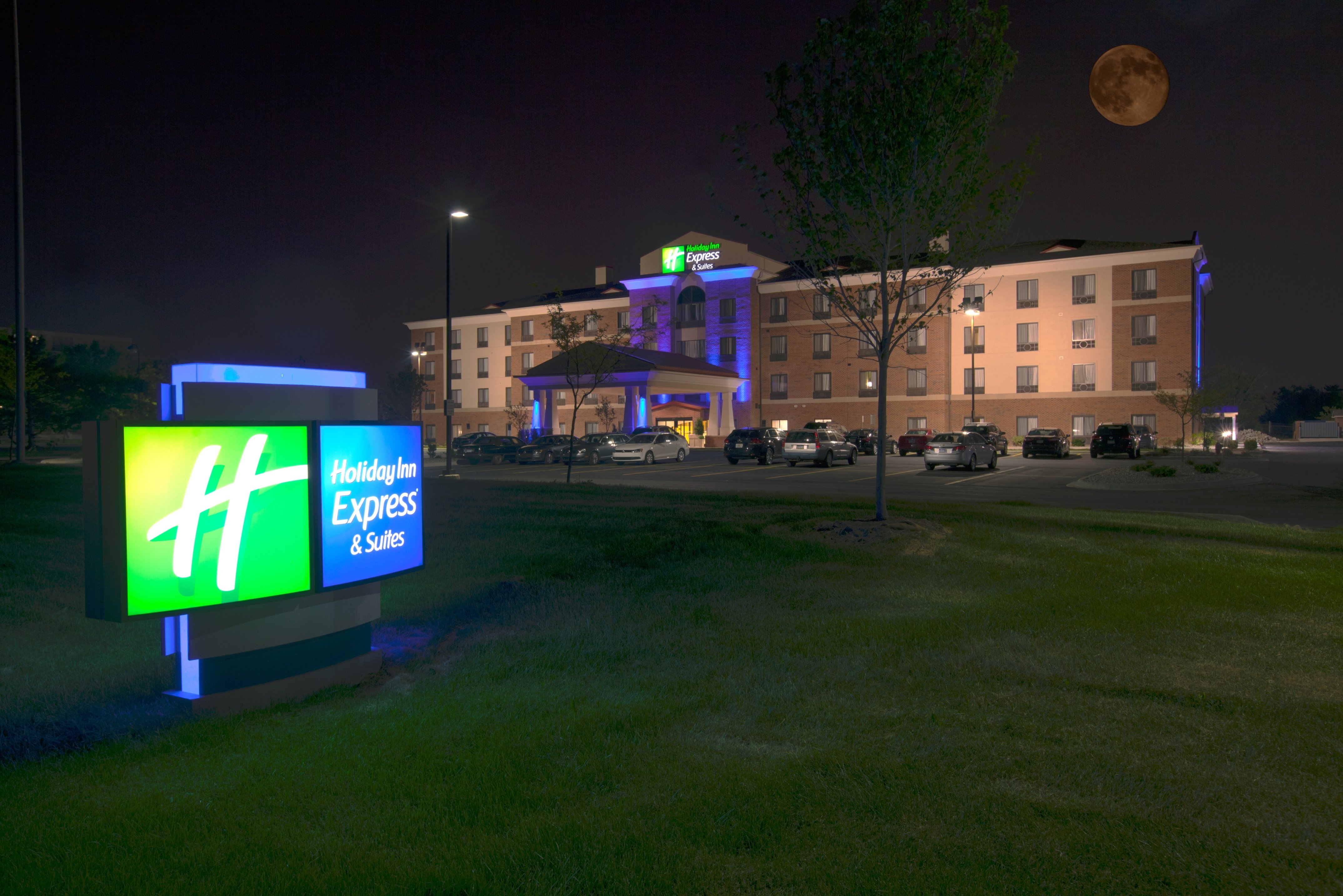 holiday inn express and suites detroit north troy by ihg
