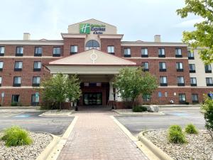 holiday inn express and suites detroit north troy by ihg