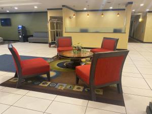 holiday inn express and suites detroit north troy by ihg