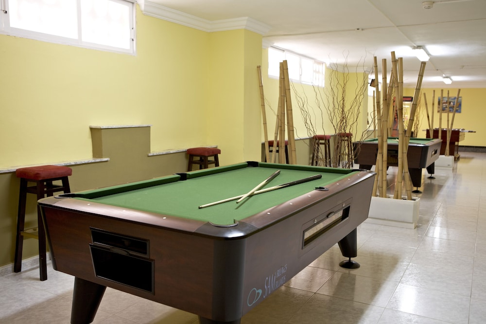 universal hotel perla
