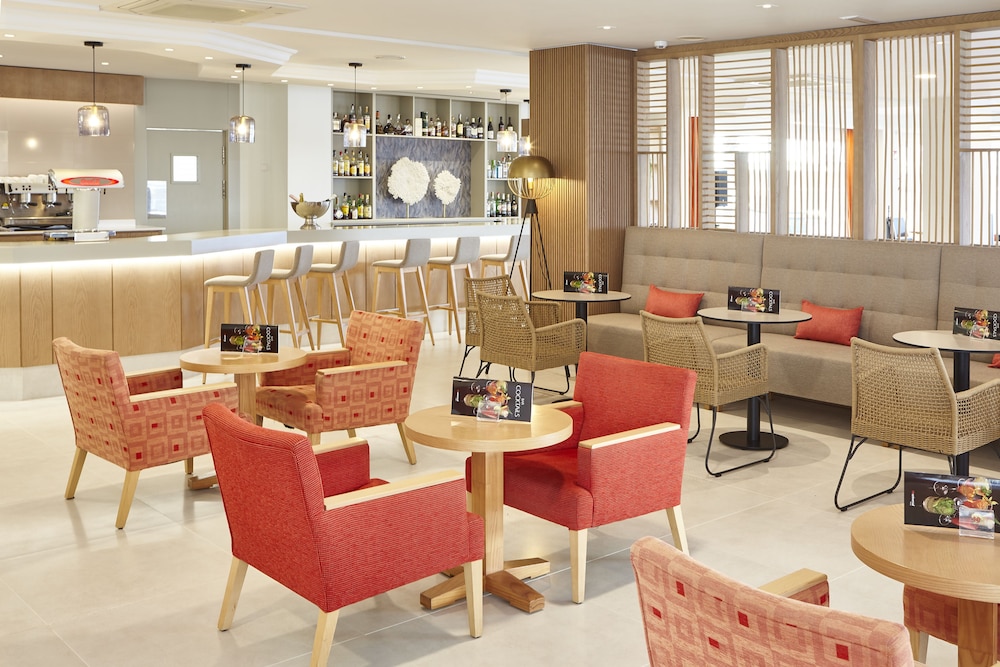 universal hotel perla