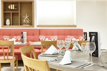 universal hotel perla