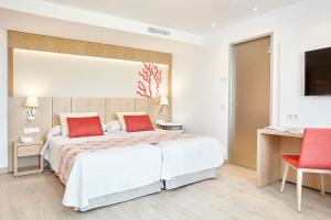 universal hotel perla