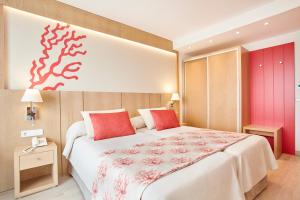 universal hotel perla