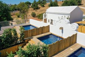 colegio charm house