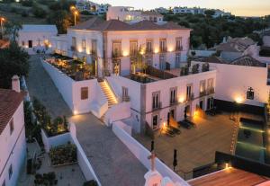 colegio charm house