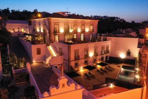colegio charm house