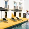 colegio charm house