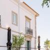 colegio charm house