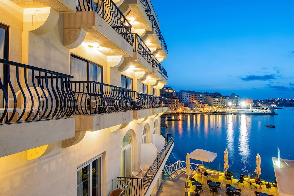 gillieru harbour hotel