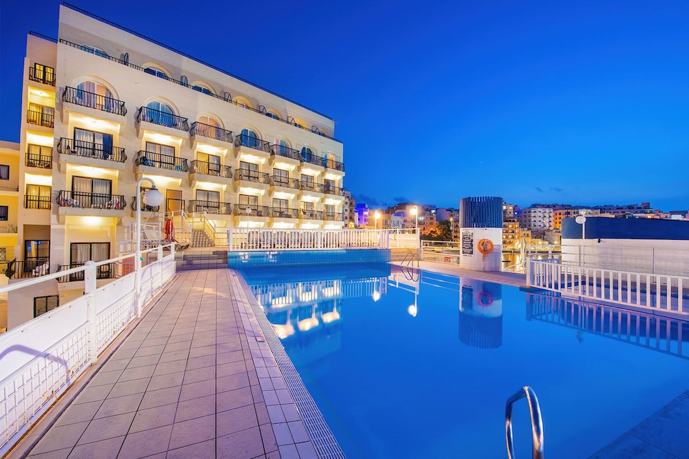 gillieru harbour hotel