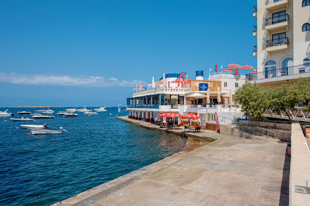 gillieru harbour hotel