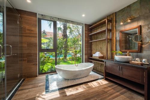 bai dinh riverside resort and spa