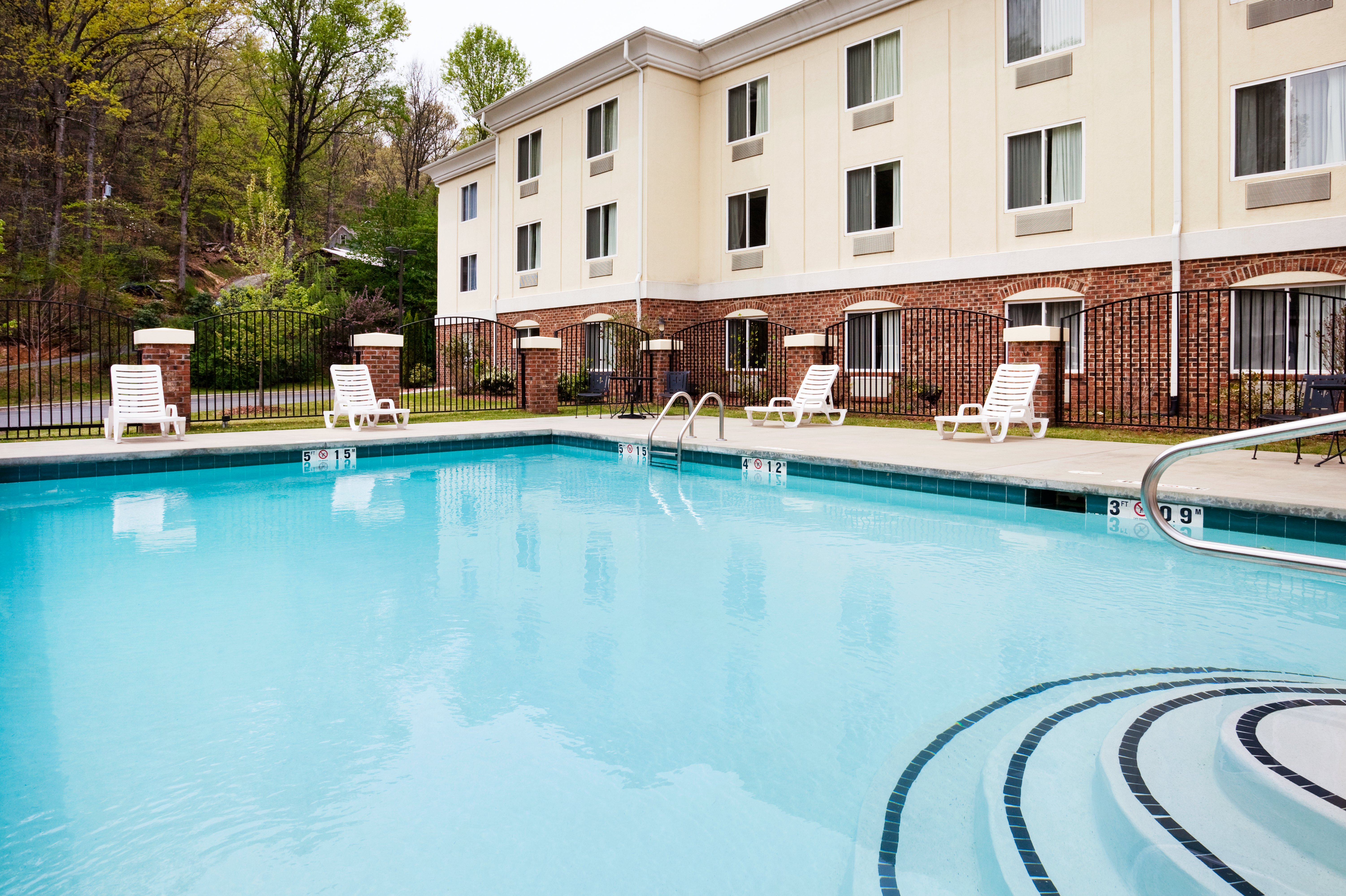 holiday inn express hotel and suites cherokee casino by ihg