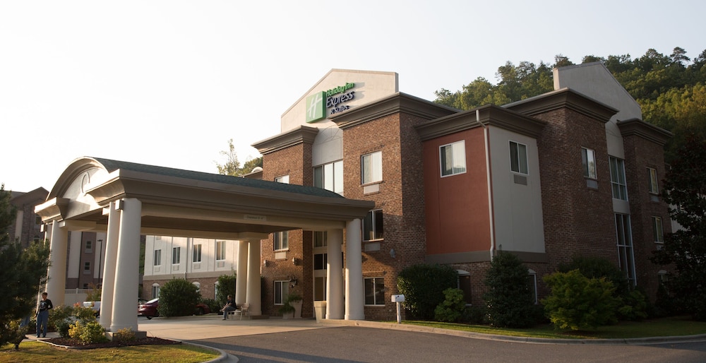 holiday inn express hotel and suites cherokee casino by ihg