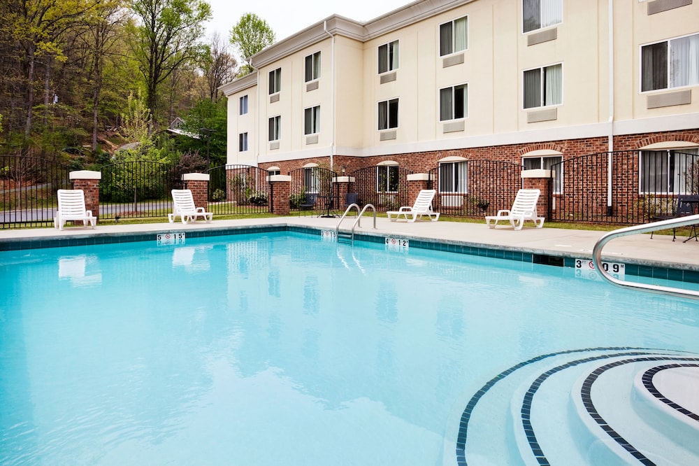 holiday inn express hotel and suites cherokee casino by ihg