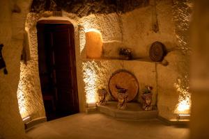 pome granate cave hotel