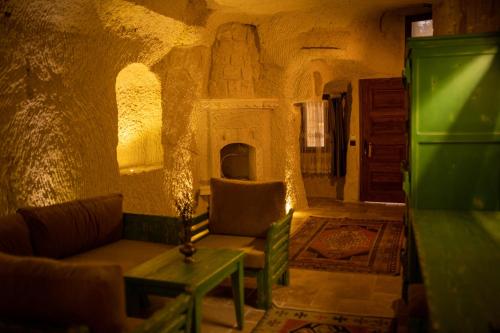 pome granate cave hotel