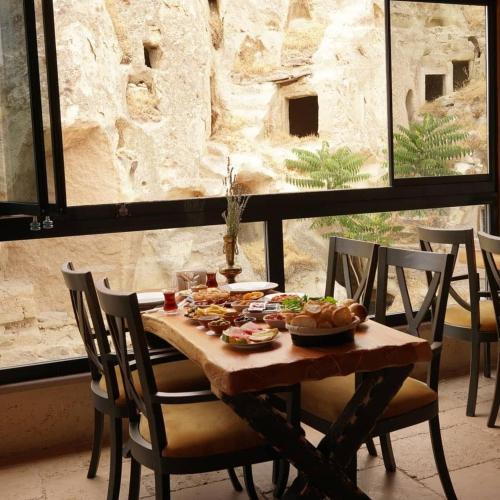 pome granate cave hotel