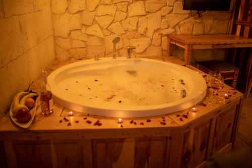 pome granate cave hotel