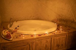pome granate cave hotel