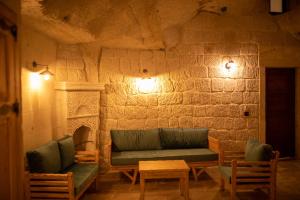 pome granate cave hotel