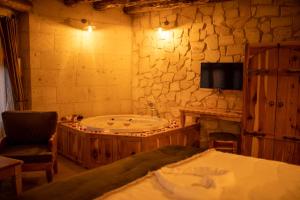 pome granate cave hotel