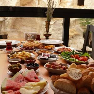 pome granate cave hotel