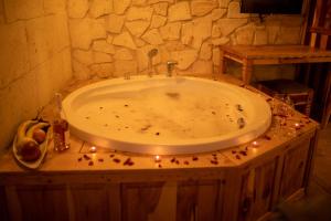 pome granate cave hotel