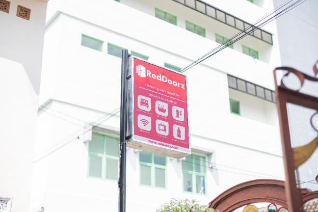 reddoorz syariah aura homestay