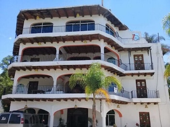 hotel hacienda la puerta de enmedio
