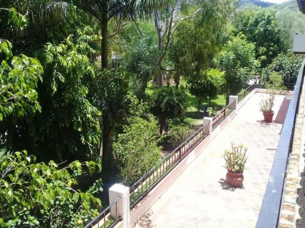 hotel hacienda la puerta de enmedio