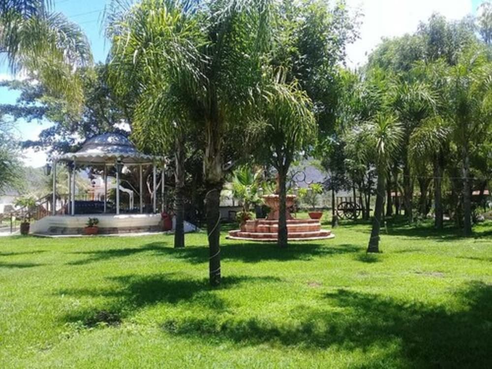 hotel hacienda la puerta de enmedio