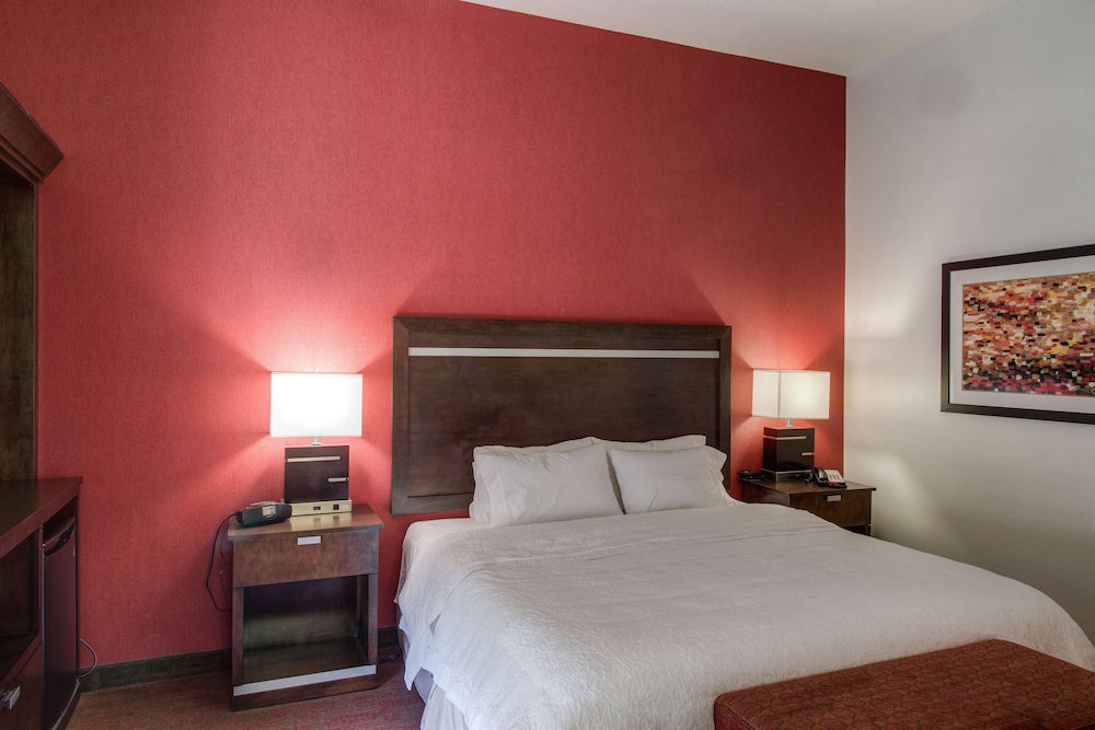 hampton inn and suites detroit airport romulus