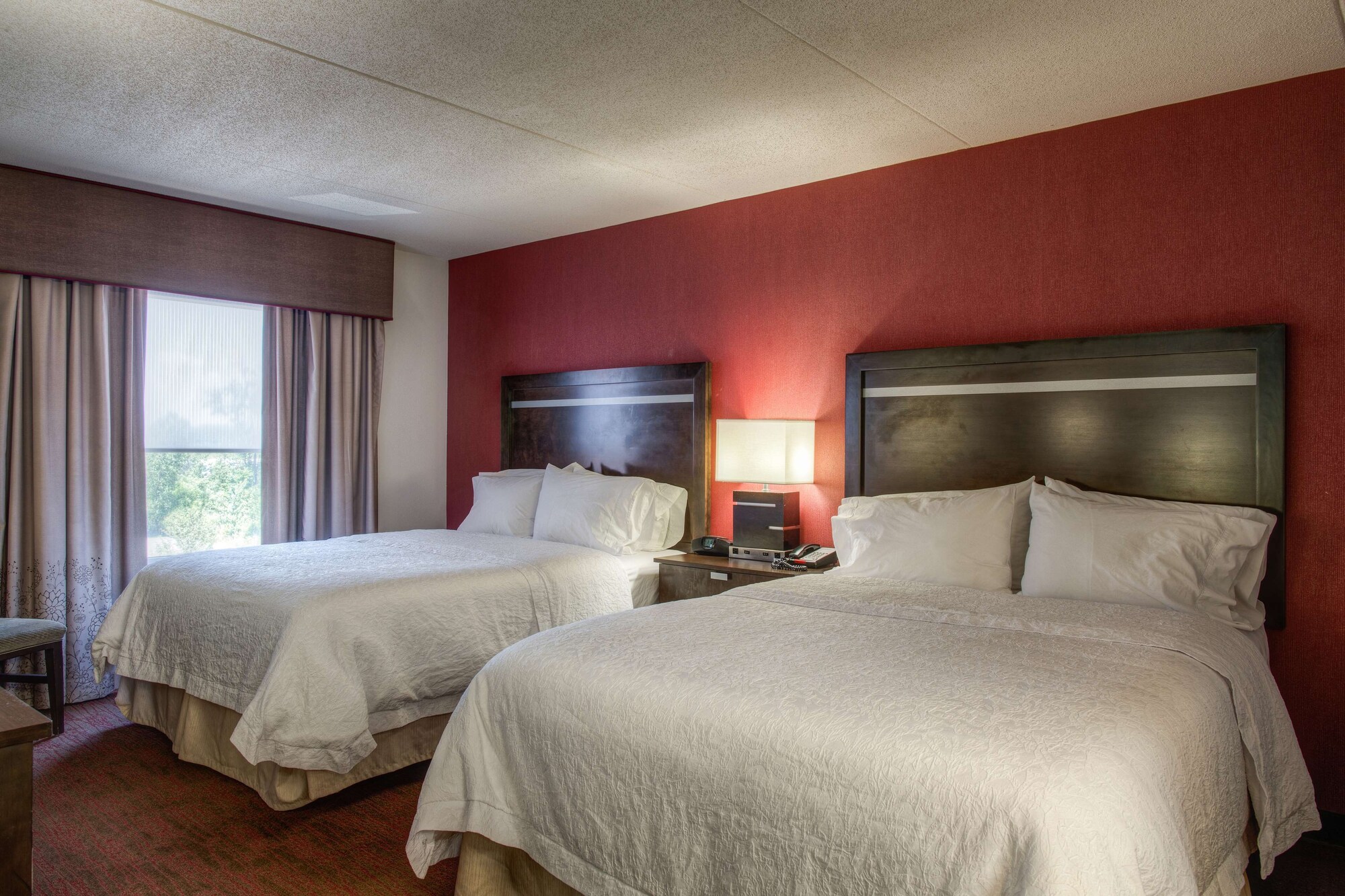 hampton inn and suites detroit airport romulus