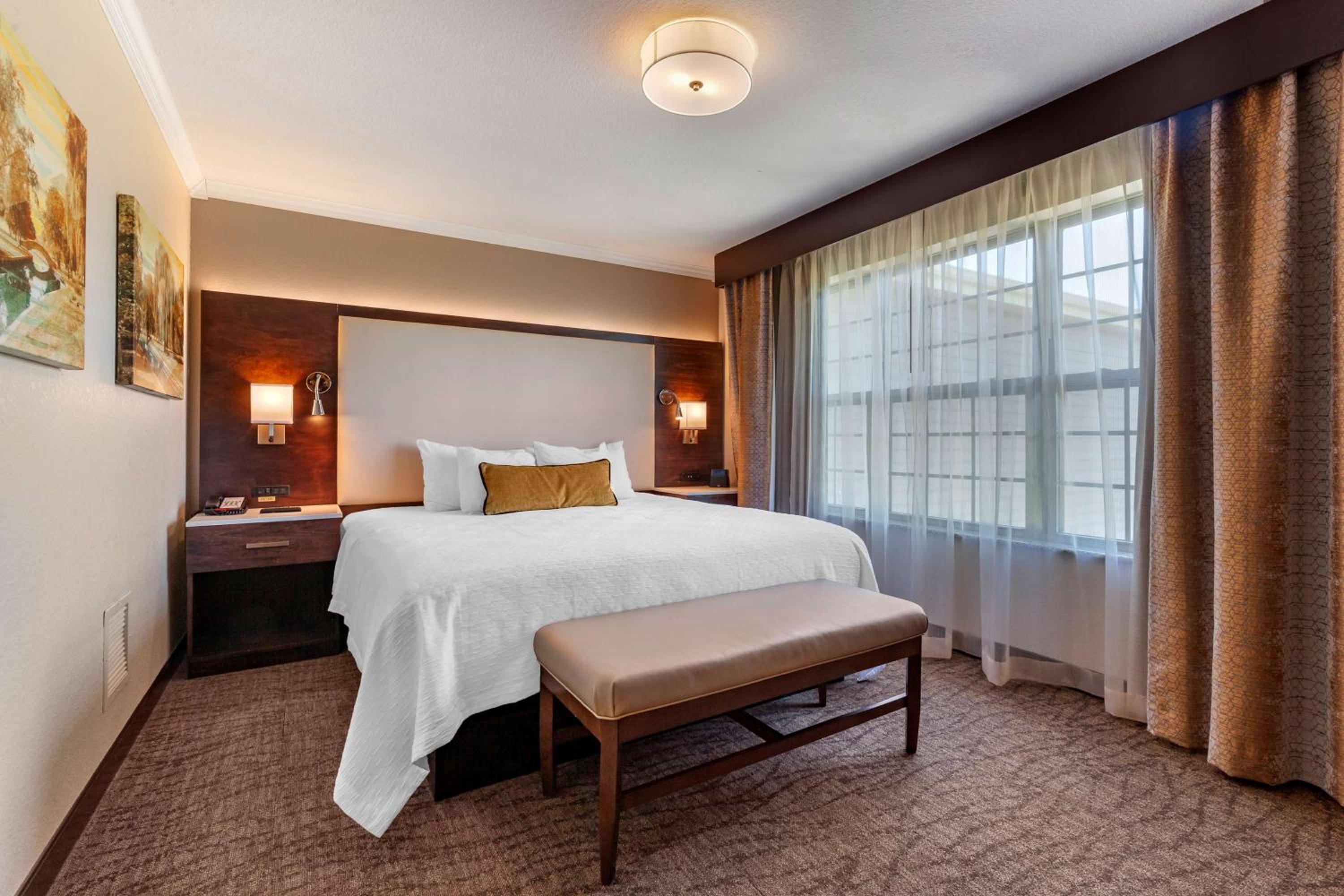 hampton inn and suites detroit airport romulus