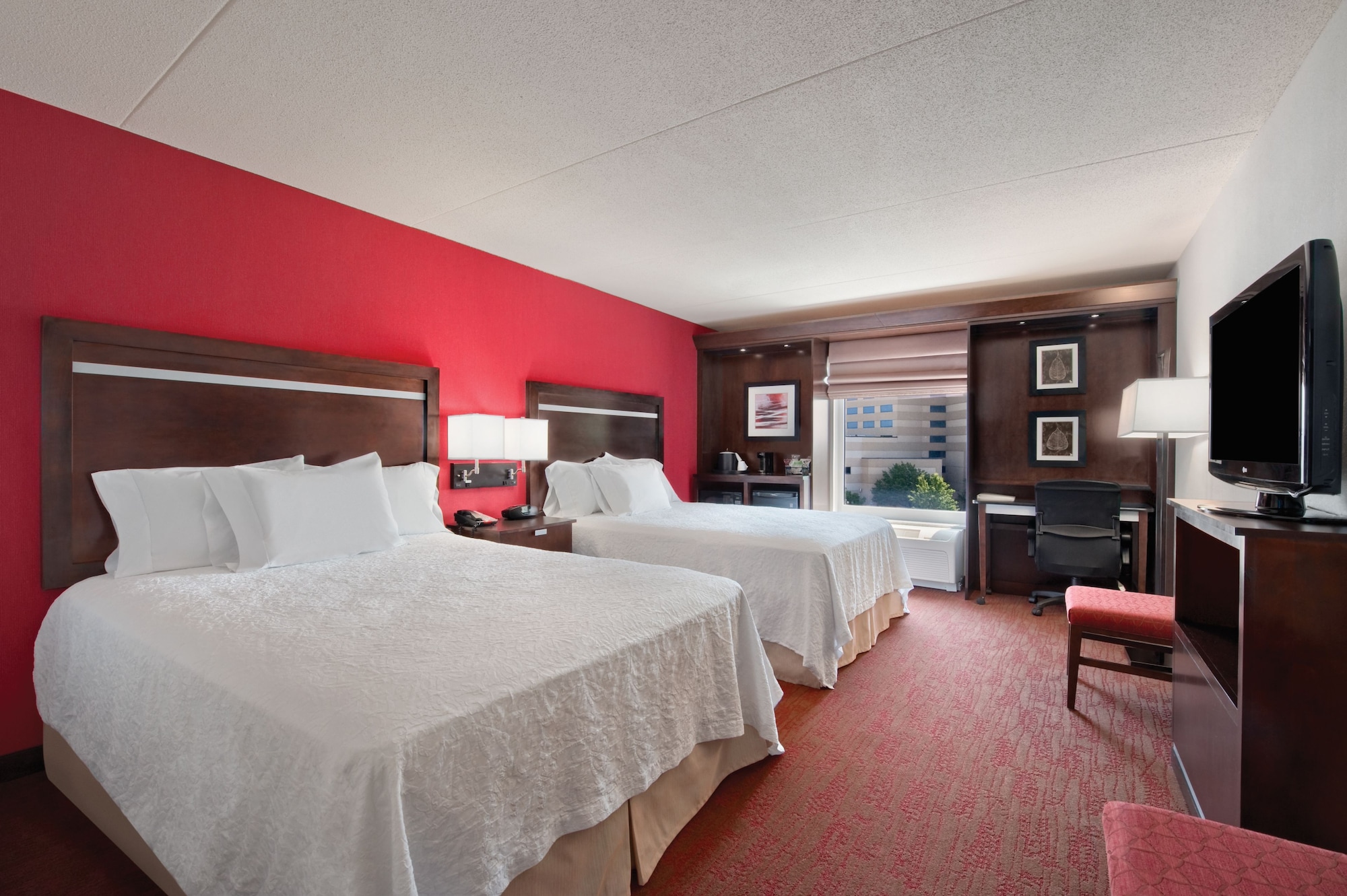 hampton inn and suites detroit airport romulus