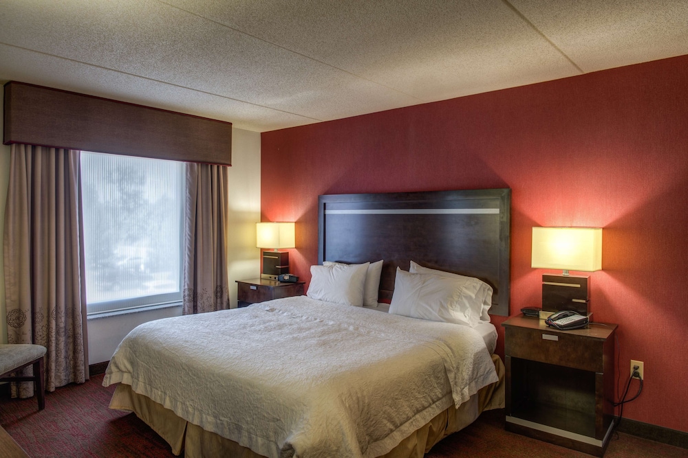 hampton inn and suites detroit airport romulus