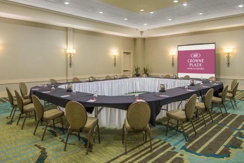 crowne plaza charleston airport conv ctr by ihg