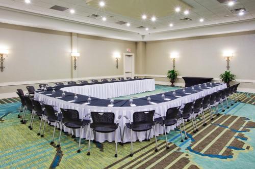 crowne plaza charleston airport conv ctr by ihg